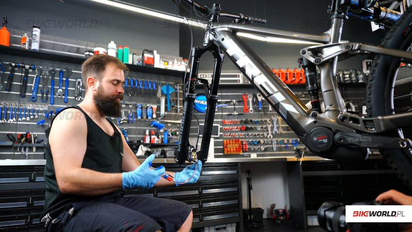 Zdjęcie do artykułu: Odpowietrzenie hamulców w rowerze - jak to zrobić?
